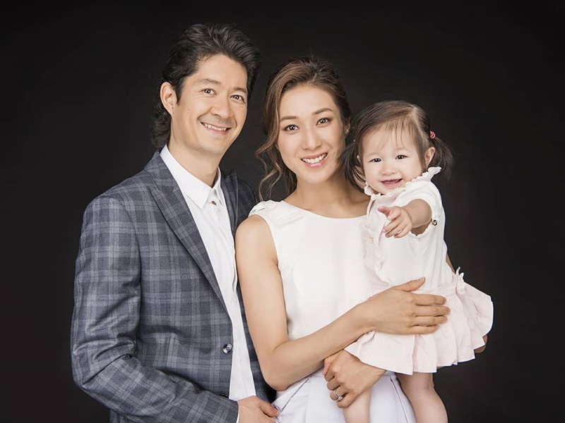 鍾嘉欣(Linda)與老公Jeremy和女兒Kelly。ig圖片