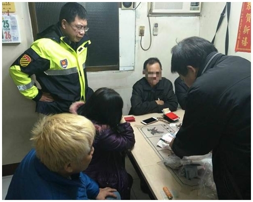 房內連同姓羅男子共9人,皆是50至60歲的印尼籍華僑。