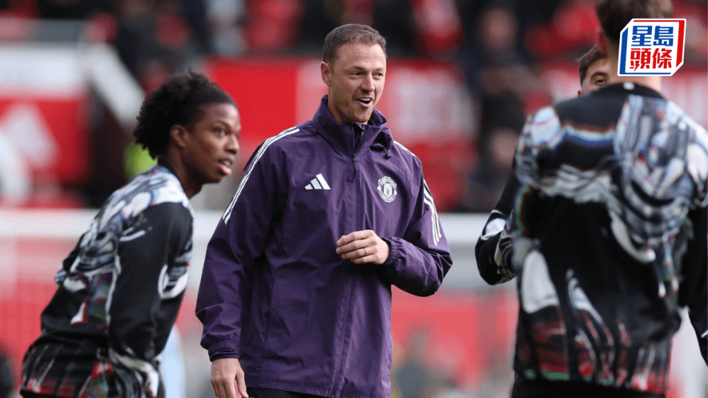 伊雲斯(中)有豐富英超比賽經驗，臨場指揮死球戰術效果極佳。路透社