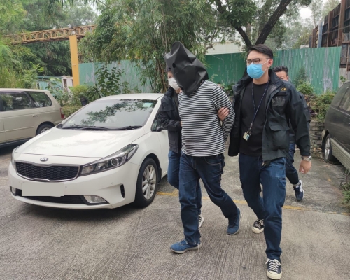 警方在元朗區拘捕一名50歲姓郭本地男子,涉嫌搶掠。警方提供