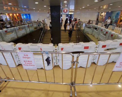 海富中心出口已圍封。楊偉亨攝