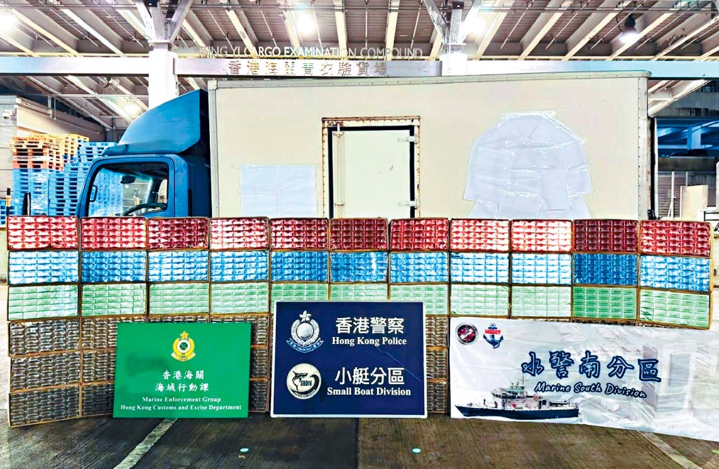 警方聯同海關進行海域反走私行動，兩案共檢獲約158萬支懷疑私煙，估計總市值約711萬元。
