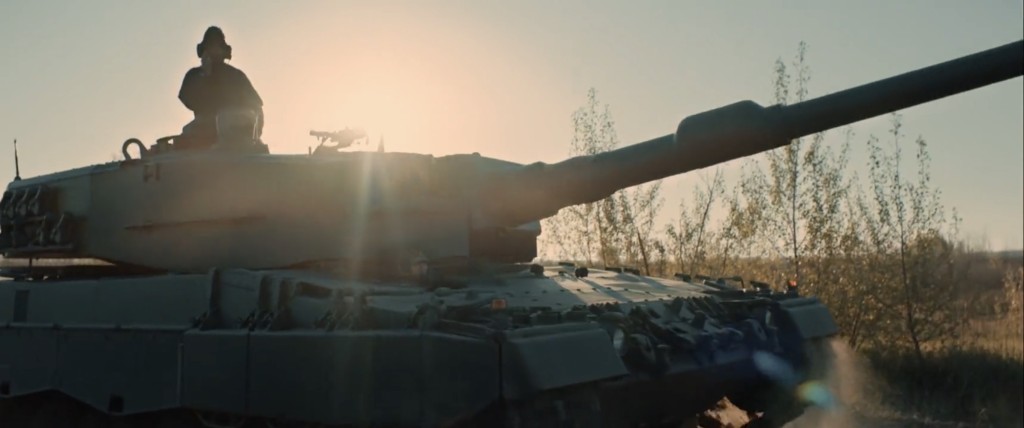 乌方在反攻宣传影片展示弹药军备。
