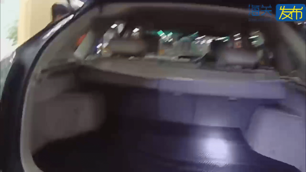 涉案私家車車尾廂。 涉案私家車車尾廂。
