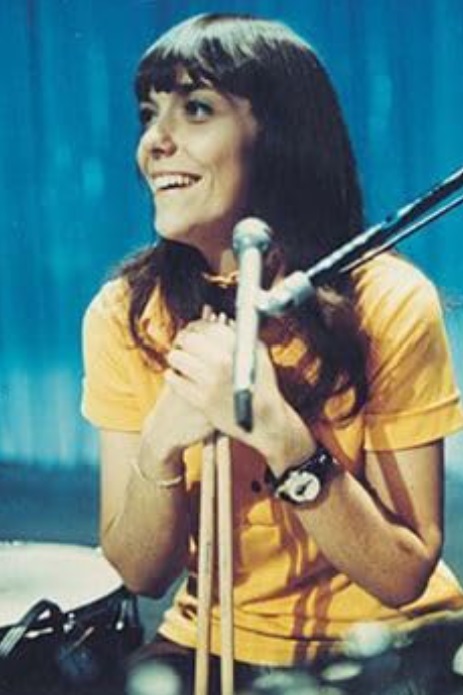 有網民形容如今的Ariana,令人想起因厭食症喪命的The Carpenters主音Karen Carpenter。 有網民形容如今的Ariana,令人想起因厭食症喪命的The Carpenters主音Karen Carpenter。