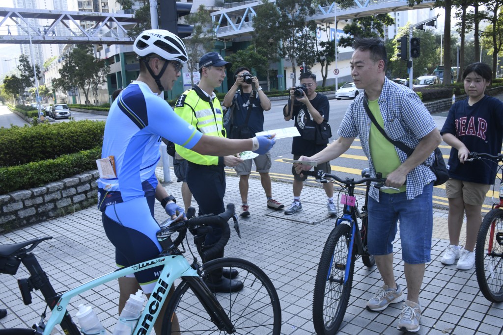 運輸及物流局前局長林世雄上月在立法會表示，政府十分重視騎單車人士的安全，強調一宗交通意外都不想發生。