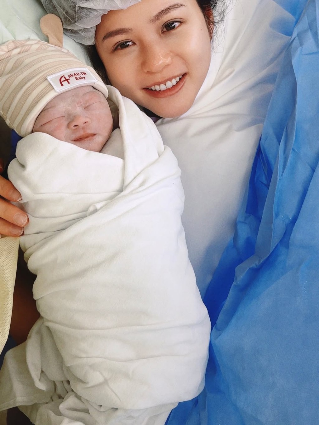 方泳琳順利誕女。 方泳琳順利誕女。