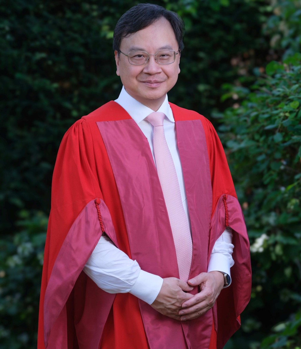 香港中文大學校長盧煜明於6月24日在英國劍橋大學畢業典禮獲頒授榮譽醫學科學博士學位。