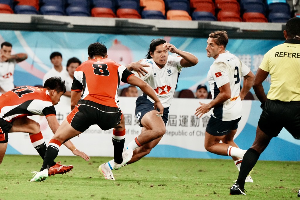 港男子隊旗開得勝。