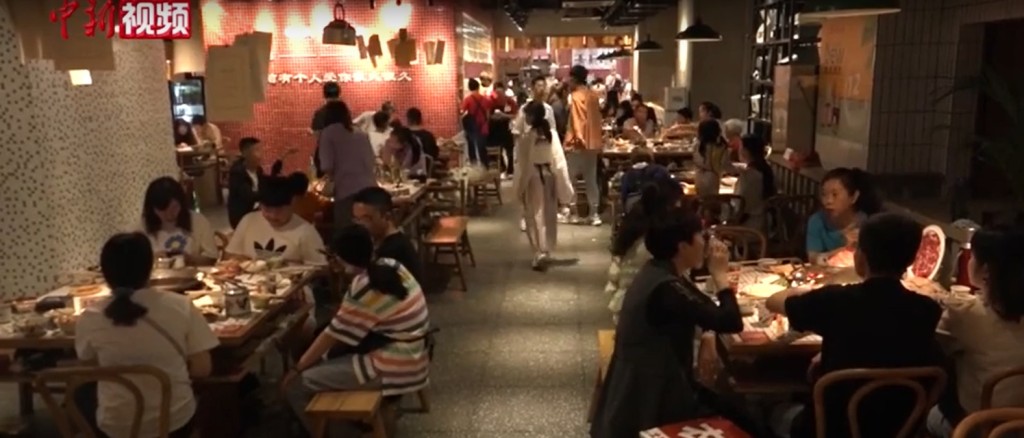 重慶素來有「中國火鍋之都」的稱號,火鍋産業鏈規模已達千億水平。