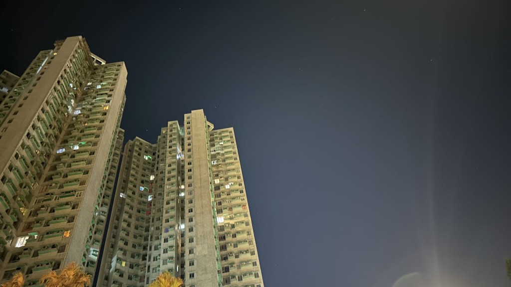 今早多處地區氣溫降至12度或以下,較昨日低四至五度。蔡楚輝攝 今早多處地區氣溫降至12度或以下,較昨日低四至五度。蔡楚輝攝