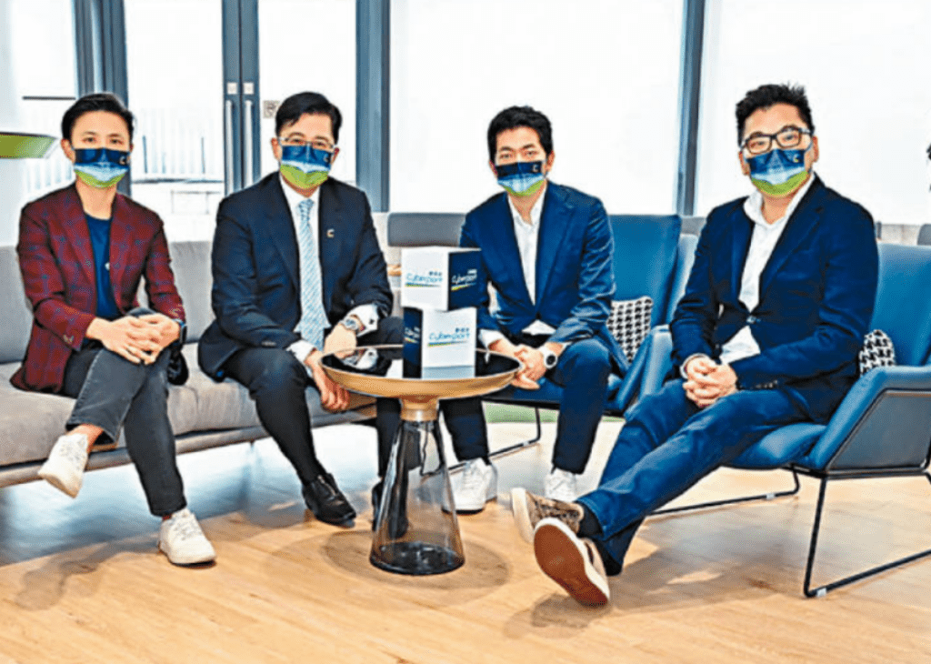 （左至右）StashAway香港區董事總經理梁穎瑩、數碼港首席公眾使命官陳思源、AQUMON行政總裁兼聯合創辦人雷春然、LORA Technologies首席執行官張永經分享行業的最新發展。