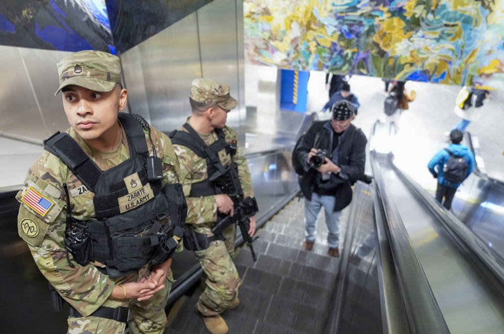 國民警衛隊入駐紐約地鐵。 美聯社