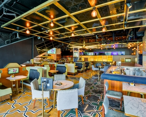 北角电气道投注站内的茶餐厅，名叫「永胜冰室」。