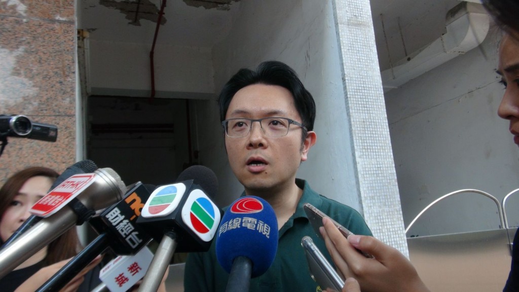 管理公司行政經理周學文指檢驗過升降機無問題。