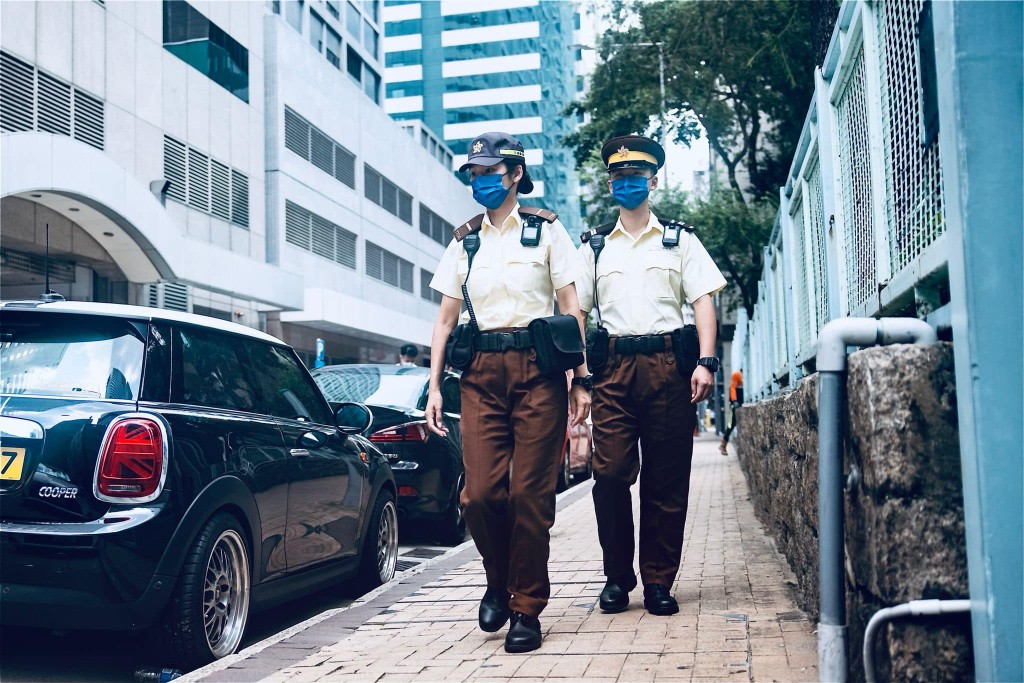 一般軍裝警務人員及交通督導員將於9月1日起，可在戶外執行職務時佩戴棒球帽。香港警方fb圖片