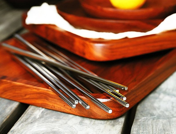 餐桌上最常見的餐具,卻是「隱形殺手」。 新華社資料圖 餐桌上最常見的餐具,卻是「隱形殺手」。 新華社資料圖