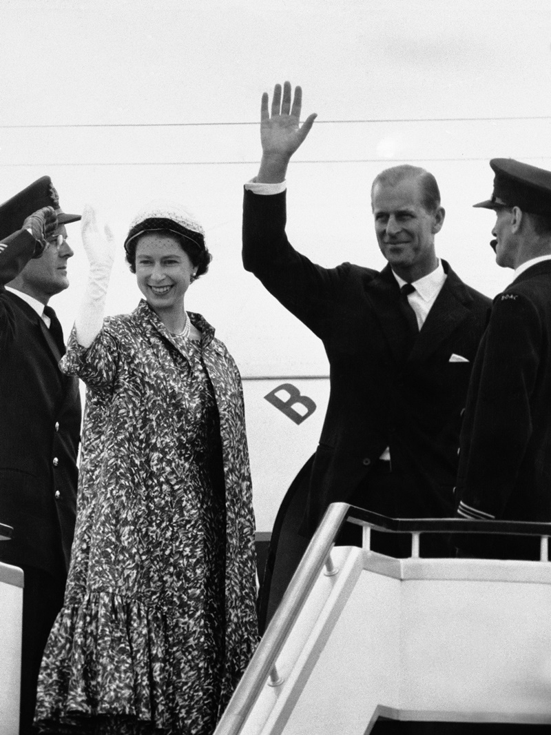 英女皇及菲臘親王過往一直有影皆雙。AP資料圖片