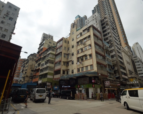 大角嘴橡樹街/埃華街重建項目,預計受影響約96戶及8個商鋪用戶。