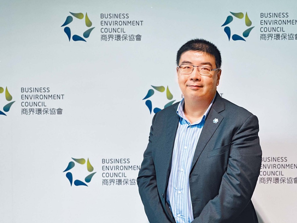 商界環保協會營運總監梁志峰工程師表示BEC為聖公會聖紀文小學申請綠建環評相關認證，校方非常榮幸及期待成為全港首批綠色建築學校。