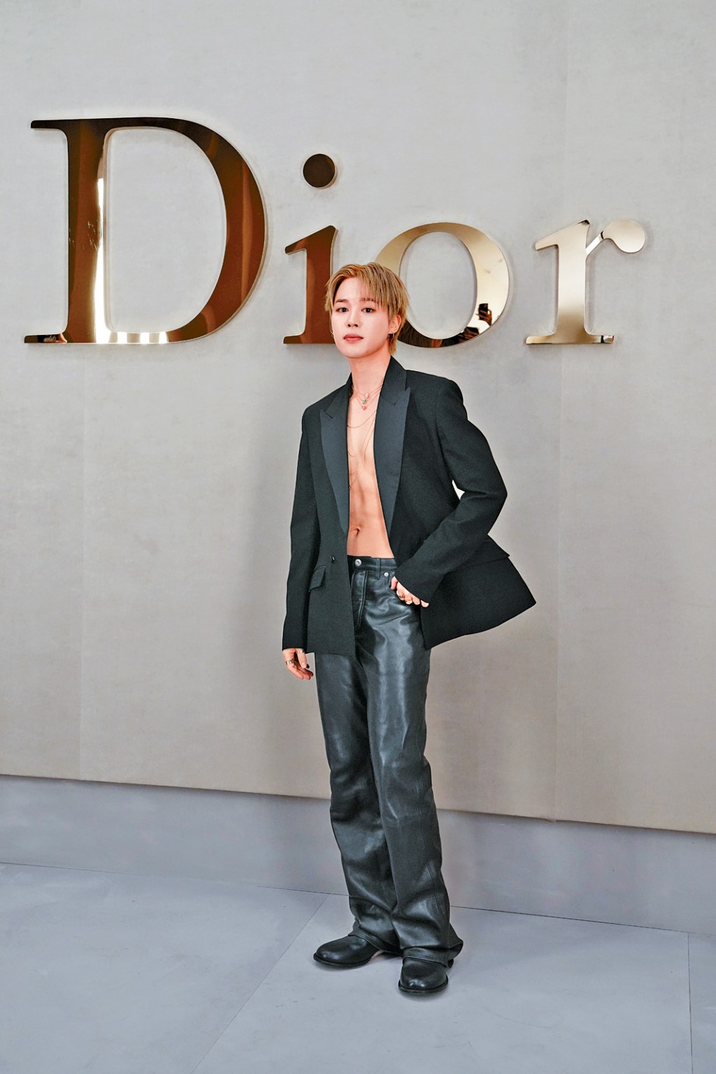 Jimin稱做大人不容易，疑回應與宋多恩的舊戀情。