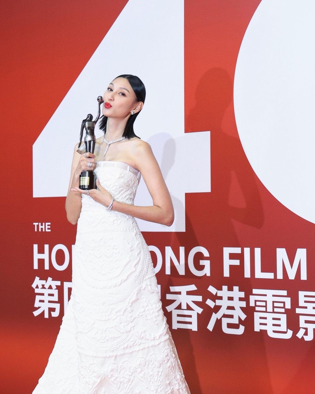 王丹妮凭《梅艳芳》勇夺《第40届香港电影金像奖》「最佳新演员奖」。