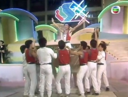 由于有体操底子，林伟健经常在台庆表演高难度动作。  ​