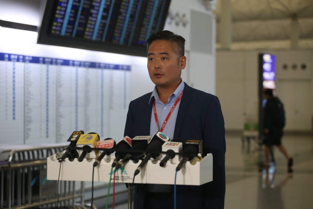 香港航空發言人稱，航班未有受到颱風影響，預計今日其餘航班亦會如常運作。