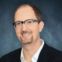 创办人和行政总裁古思融为港大医学院生物医学工程博士，长期于中国从事设计，早前毕业于麻省理工，以跨学科及新物料，改善外科骨折手术的成功率。