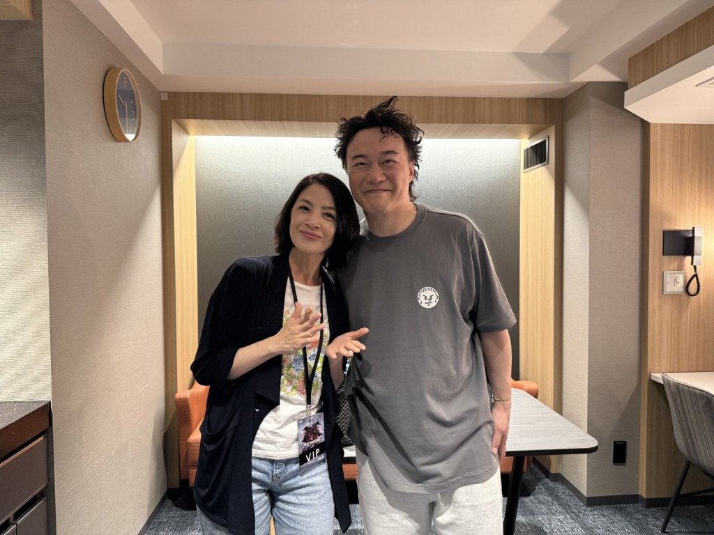 西村由紀江自行購票進場支持Eason。 西村由紀江自行購票進場支持Eason。