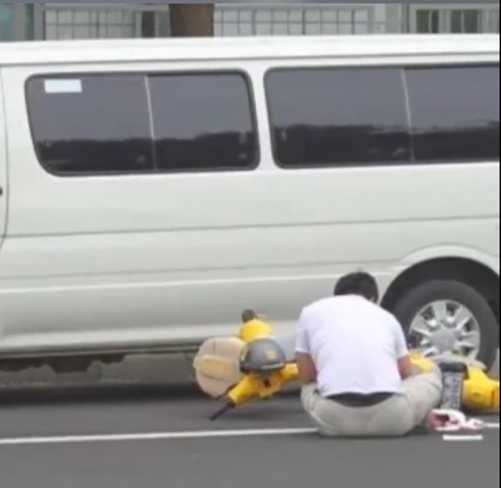 北京有單車男「自炒」後，即使手部不斷流血仍堅持開視像會議。BRTV