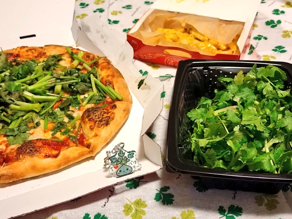 日本網友火速試食「芫茜森林薄餅」，表示滿足。 X