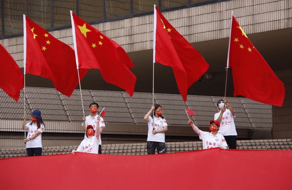 《人民日報》評論指港人可以理直氣壯、正大光明、充滿自豪地表達愛國之情。新華社資料圖片