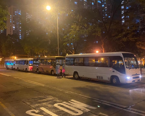 黃大仙心理衛生會艾齡樓院友撤離。莊鼎威圖片