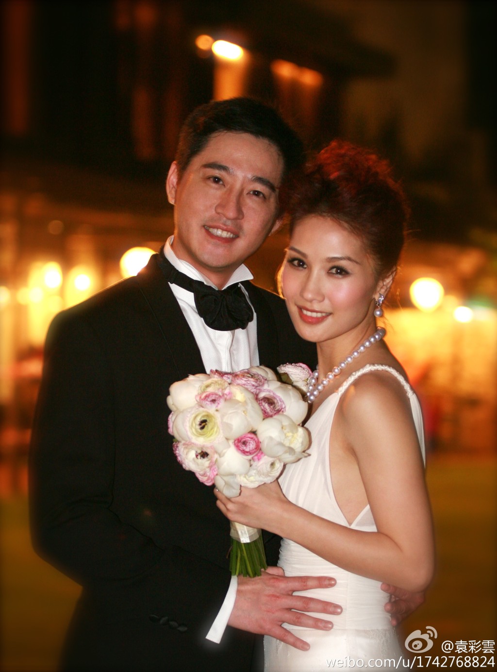 袁彩雲在2009年與飲食界商人江銘峯（Anthony）結婚。
