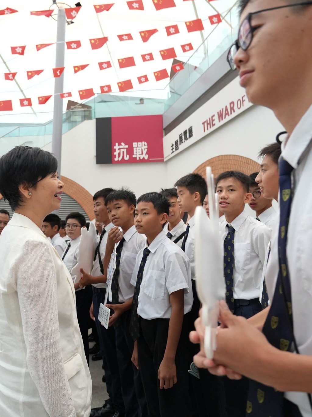 何永賢上星期五，參加了南區慶祝中國共產黨成立105周年活動，與香港航海學校的學生一起參觀香港抗戰及海防博物館。何永賢fb