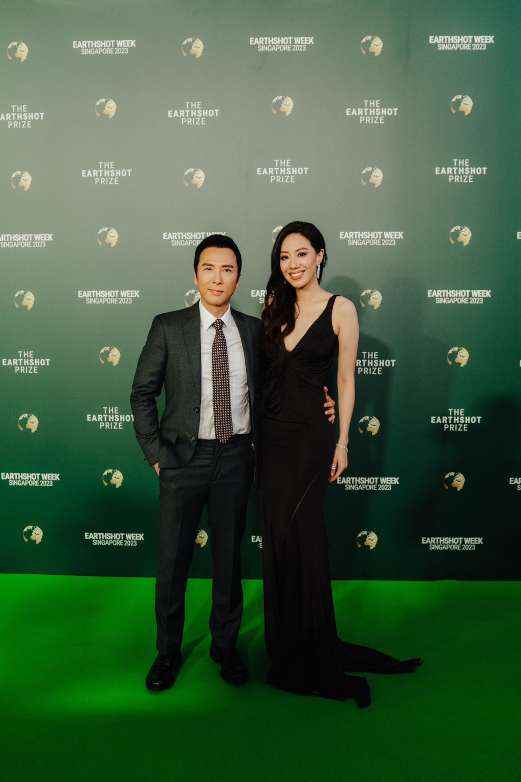 甄子丹与太太汪诗诗现身新加坡Earthshot Prize颁奖礼。