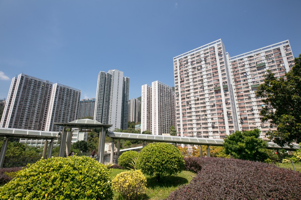 他認為可將較易興建房屋的土地調前發展,而如芬園一樣興建困難的土地則調後。資料圖片 他認為可將較易興建房屋的土地調前發展,而如芬園一樣興建困難的土地則調後。資料圖片