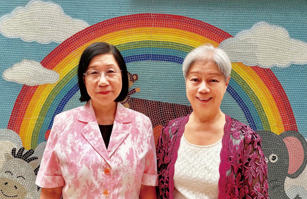 中华基督教会协和幼稚园校监彭梁慧瑜女士（右）中华基督教会协和幼稚园刘明贞校长（左）
