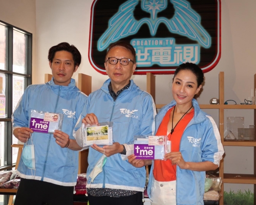 葉家寶謂會加強「人生熱線」電話輔導服務，楊玉梅即請纓當義工。