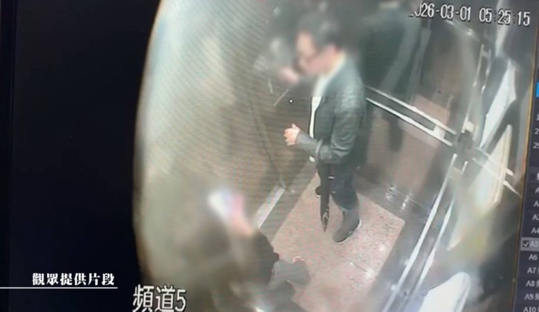 《東張西望》報道跟蹤狂襲擊少女。 《東張西望》報道跟蹤狂襲擊少女。
