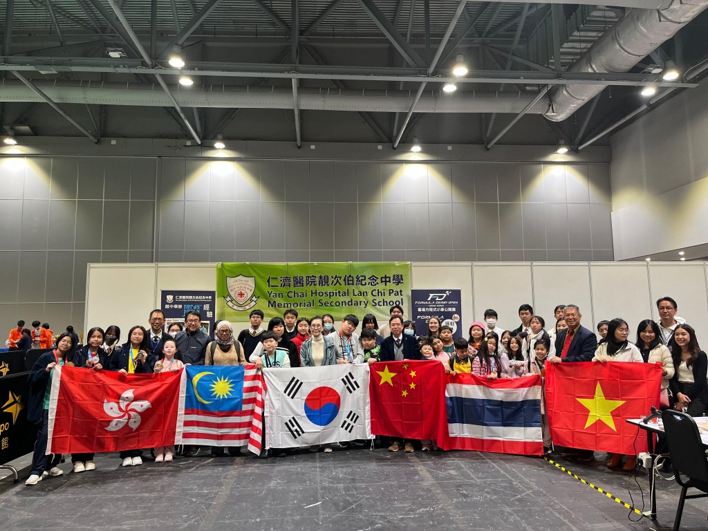 靚中支持學生參與多項本地及國際比賽，本學年獲得逾180項獎項，較上年大幅上升57%，助學生建立自信，拓闊眼界，展現「靚中人」挑戰自我的特質。