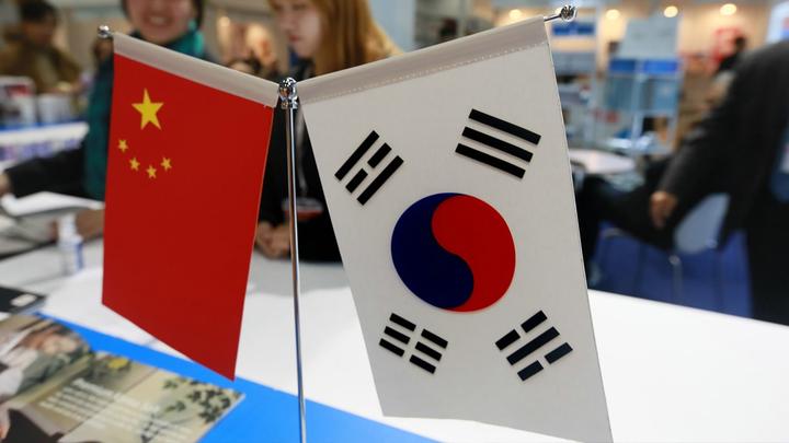 被市场视爲全球经济「金丝雀」的韩国最新披露对华贸易继续出现逆差，为两国建交31年来新低。