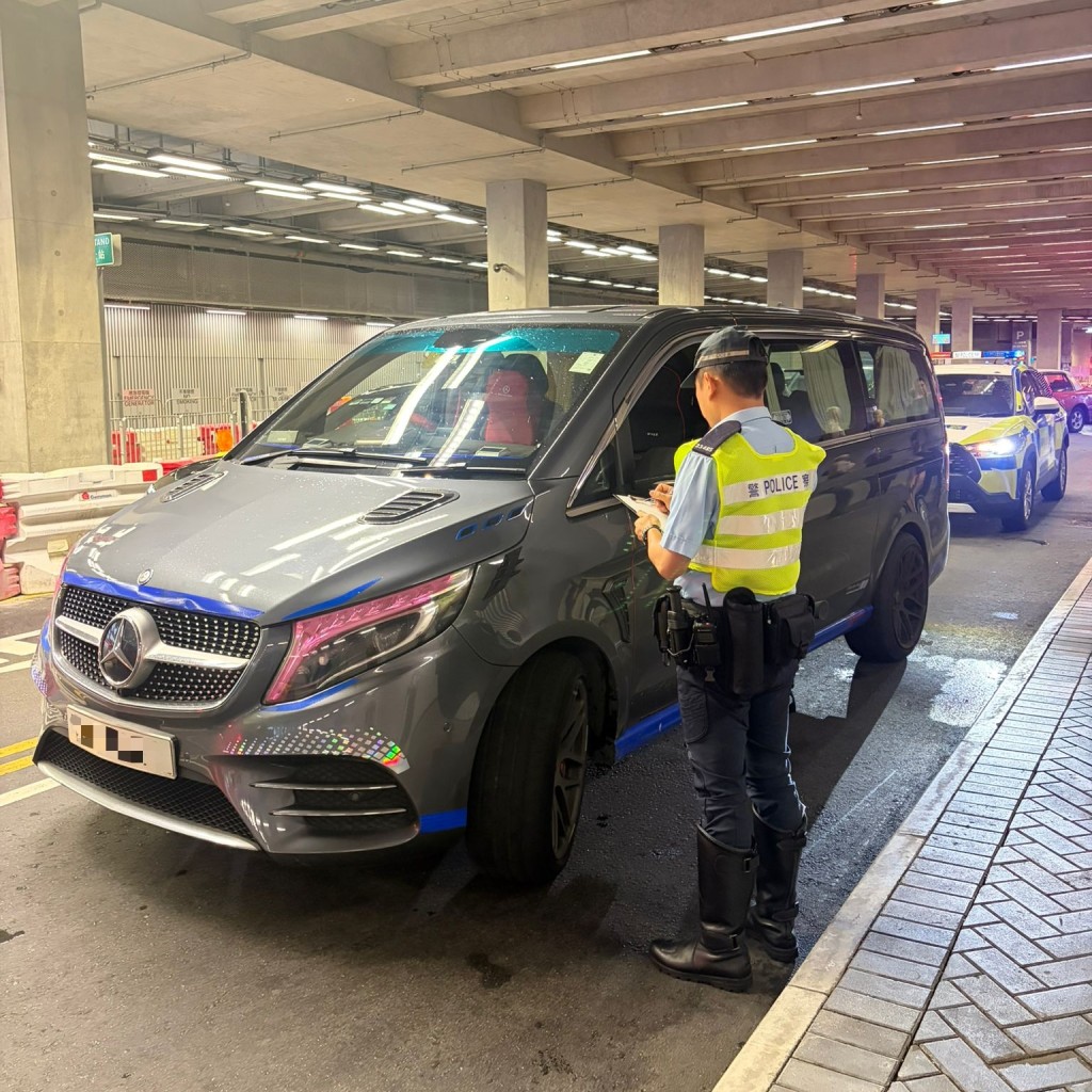 涉案车辆亦已被警方扣查作进一步检验。