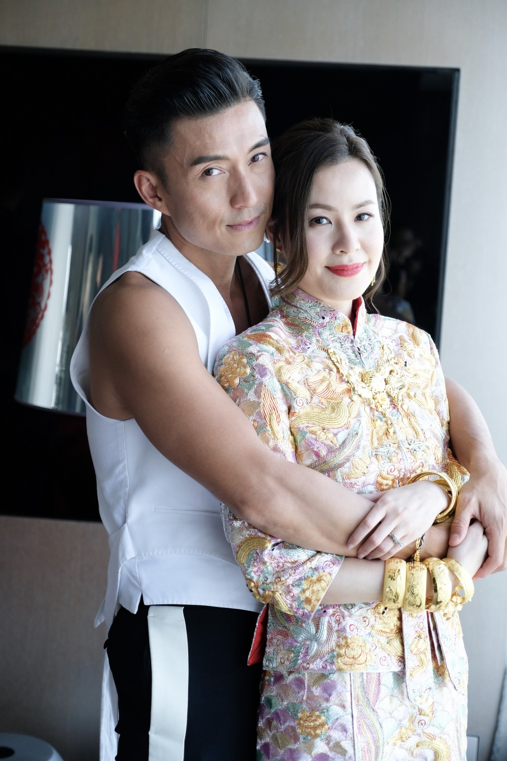 三年前，陳山聰跟交往了五年的圈外太太Apple結婚。