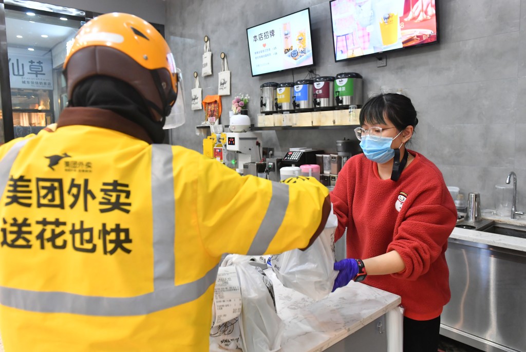 內地奶茶店品牌林立，競爭極之激烈。新華社