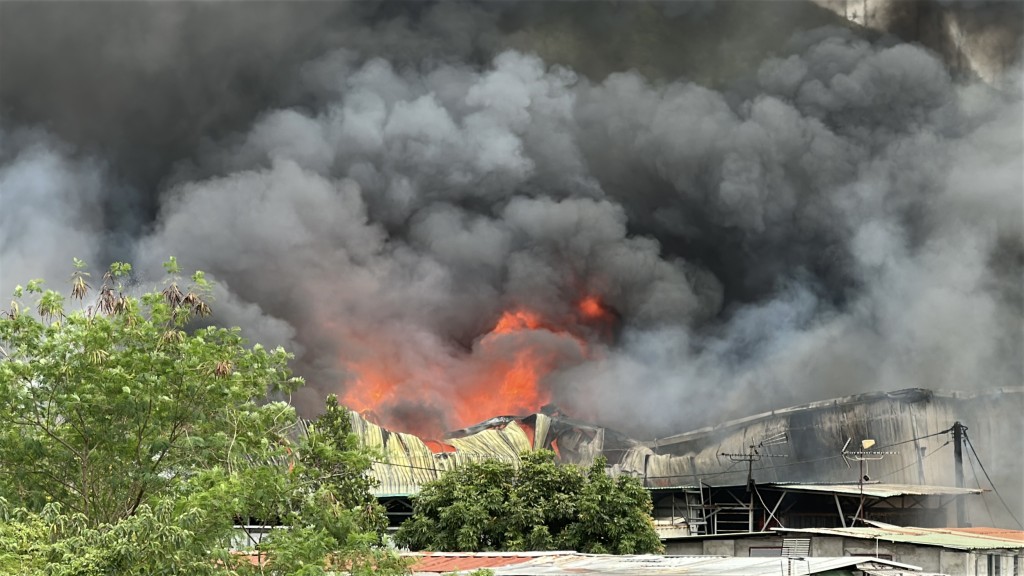 火警期間火勢蔓延迅速。 火警期間火勢蔓延迅速。