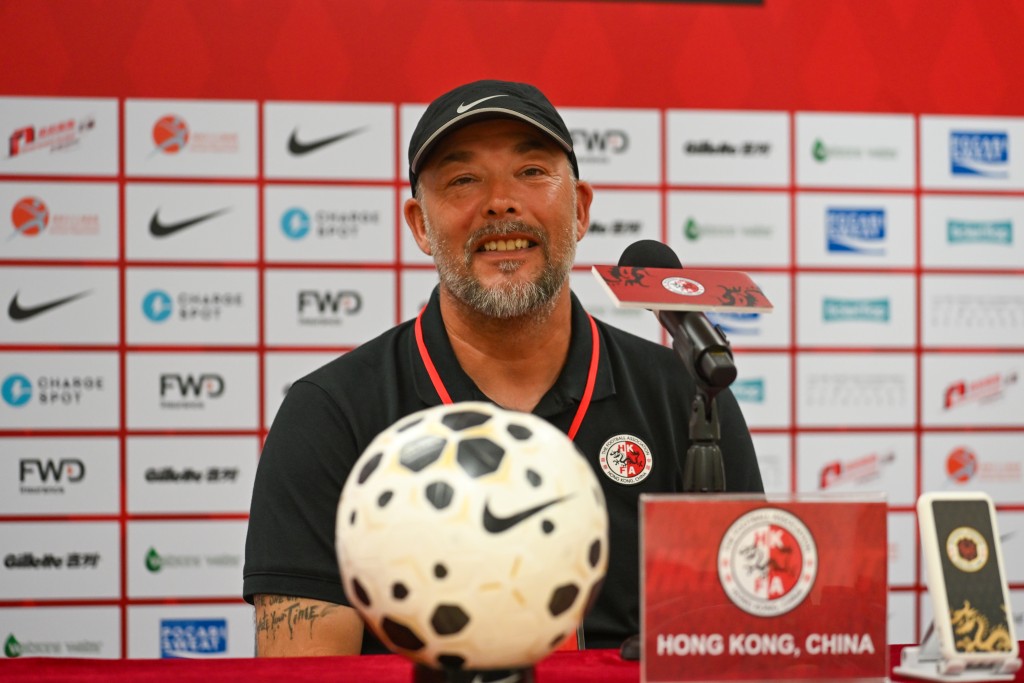 Chino则表示未有过多理会坐正问题，说明日比赛才是主要任务。摄影：魏国谦