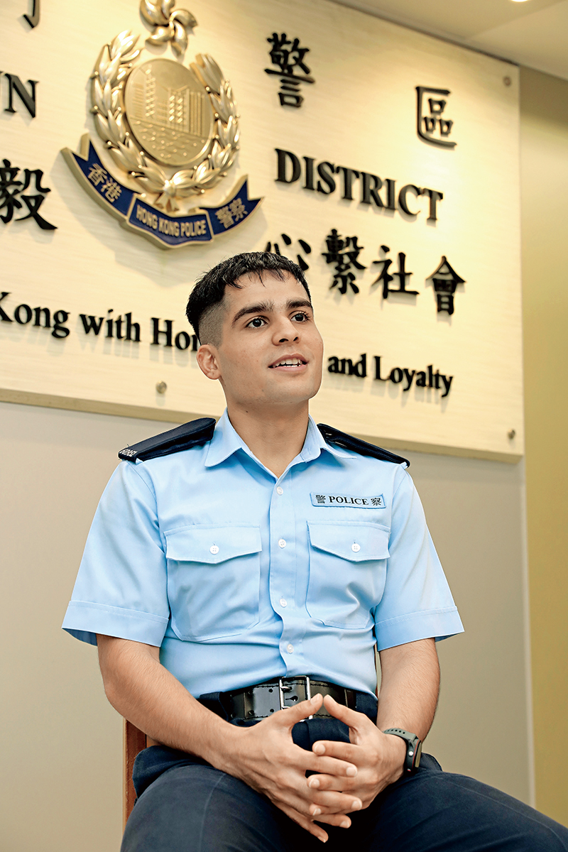 作為非華裔警員，Simon感受到自己除了要捍衛法紀外，亦肩負着推動共融的使命。《警聲》圖片
