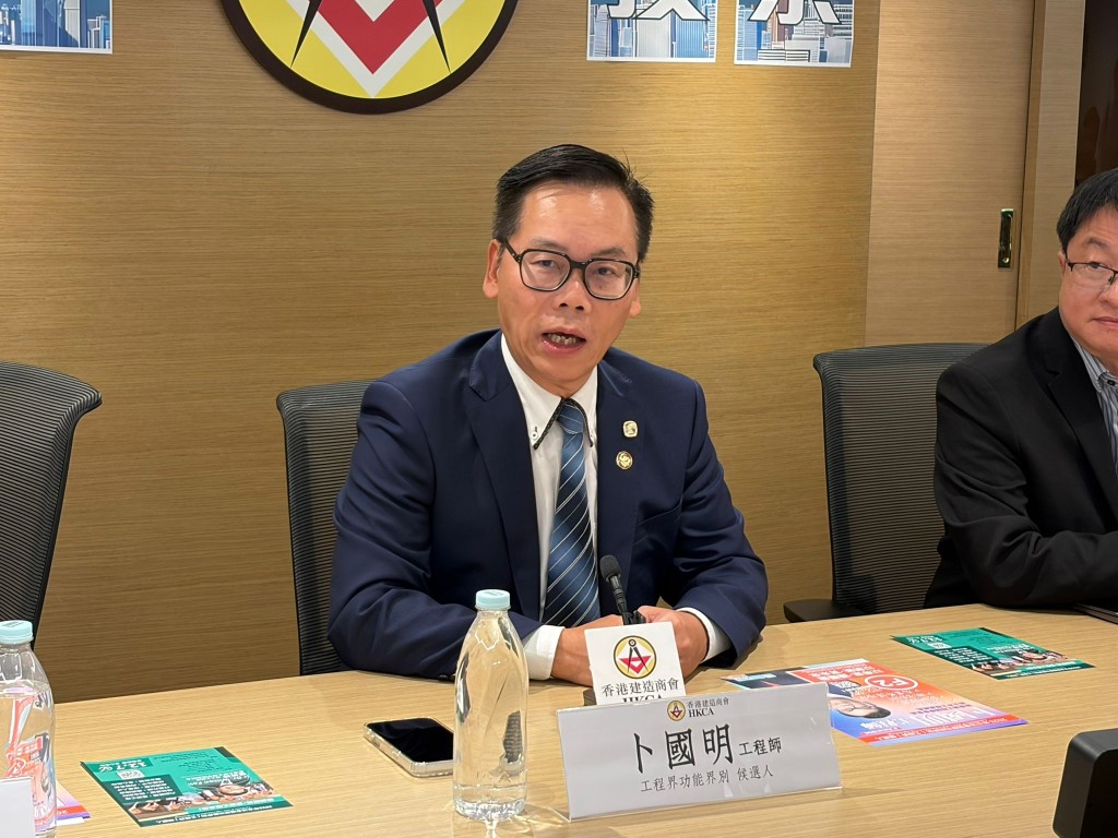 卜國明指根據目前各項方案評估，易地重建會較為可行，且所需時間較短。資料圖片 